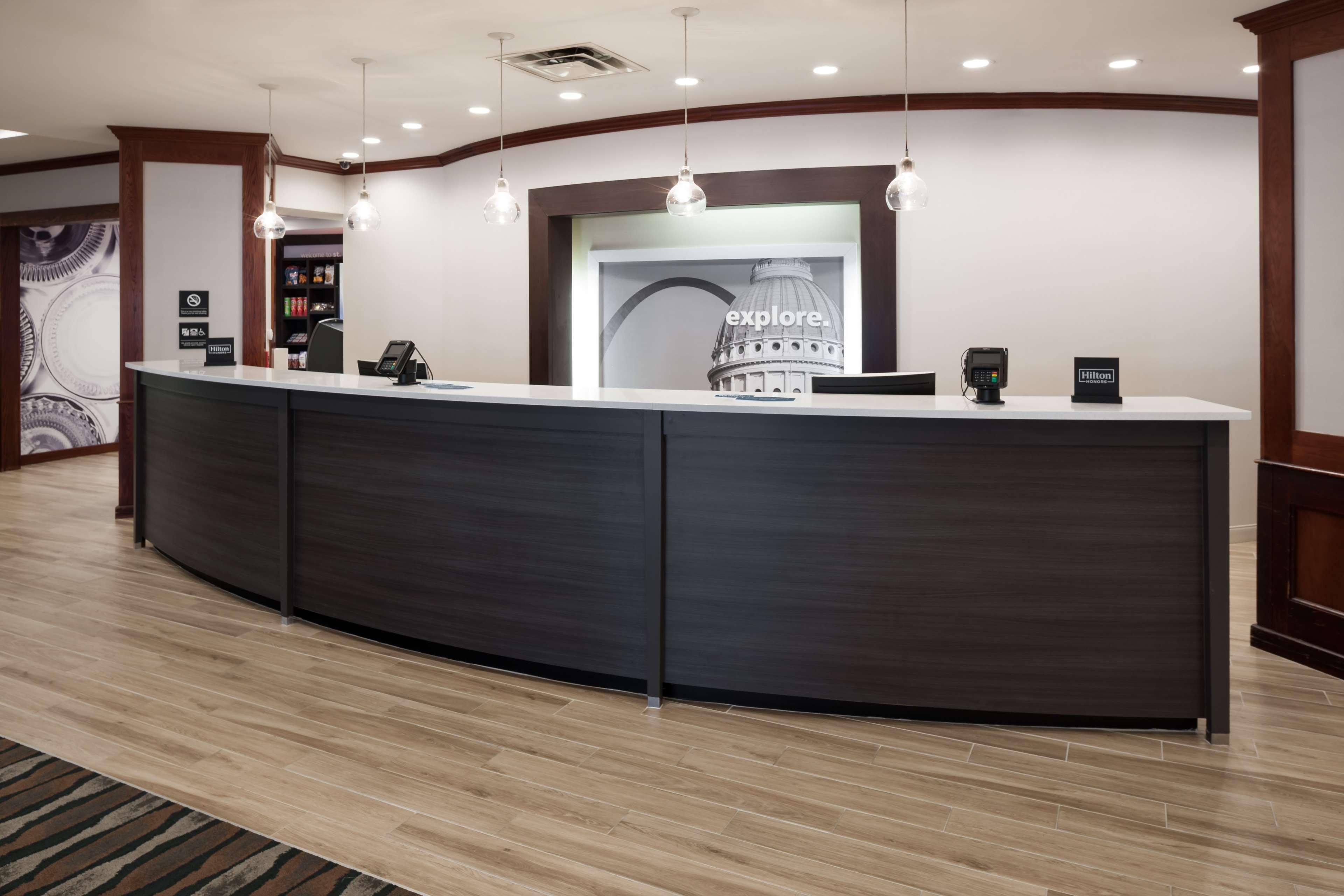 圣路易斯拱门希尔顿恒庭酒店 外观 照片